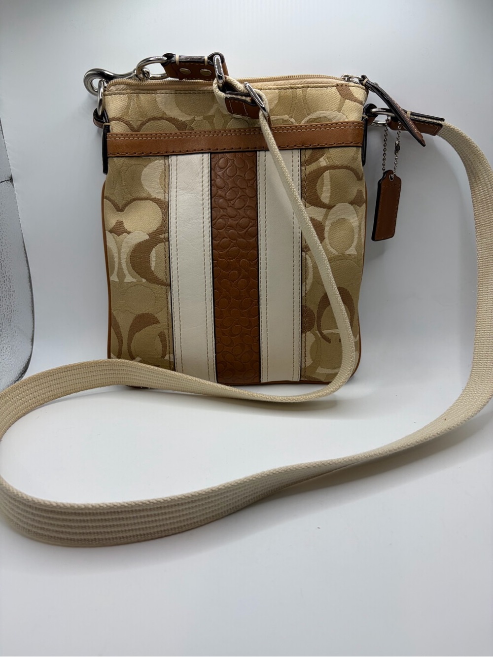 Coach Signature Jacquard Khaki and Tan Crossbody
Messenger Striped Center Y2K